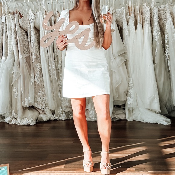 White dress - Picture 6 of 6